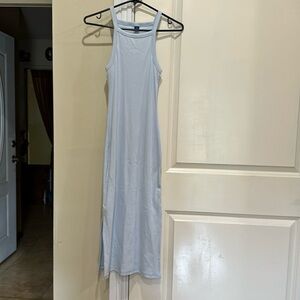Old Navy dress never worn. Pretty blue color? Very confortable? It has stretch.